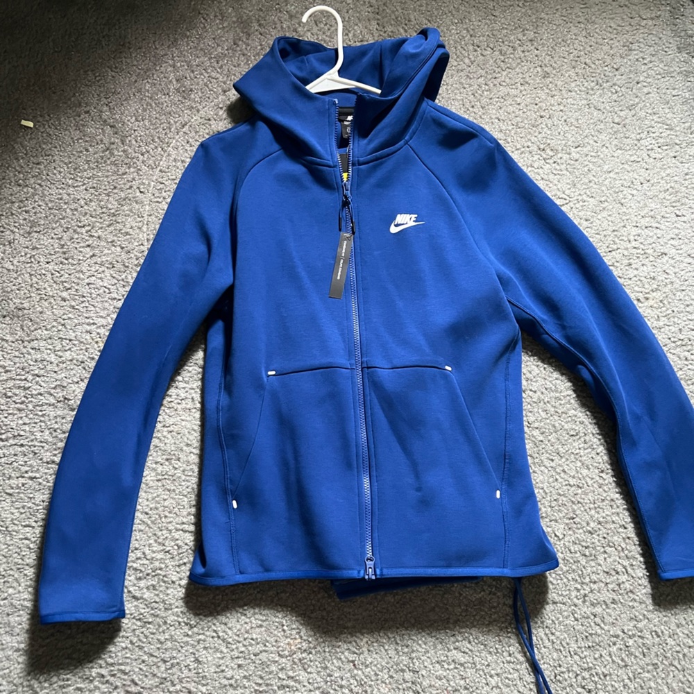 Mens Nike Tech size small never worn
